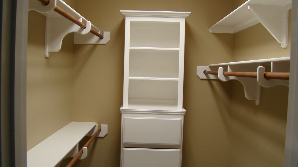 LARGE CLOSET